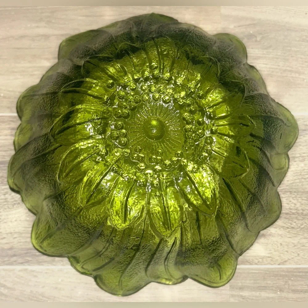Vintage Indiana Glass Lily Pond Sunflower Avocado Green Bowl